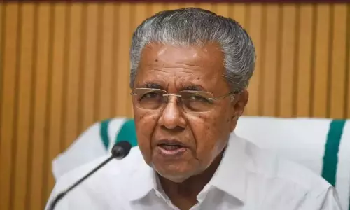 இஸ்ரேலில் சிக்கியுள்ள இந்தியர்களின் பாதுகாப்பை உறுதி செய்ய வேண்டும் - மத்திய மந்திரிக்கு பினராயி விஜயன் கடிதம்