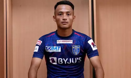 ஐ.எஸ்.எல். கால்பந்து தொடர்; கேரளா அணியில் இருந்து முக்கிய வீரர் விலகல்..!! ஐ.எஸ்.எல். கால்பந்து தொடர்; கேரளா அணியில் இருந்து முக்கிய வீரர் விலகல்..!!