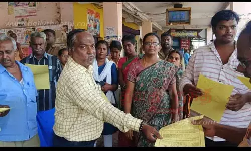 பயணிகளுக்கு துண்டு பிரசுரம் வினியோகம் பயணிகளுக்கு துண்டு பிரசுரம் வினியோகம்