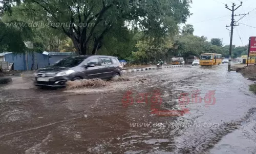 இடி-மின்னலுடன் கொட்டித்தீர்த்த கனமழை