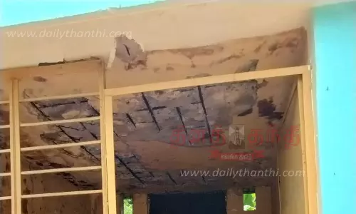 இடிந்து விழும் நிலையில் சத்துணவு கூடம்