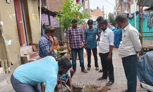 பெரியகுளம் பகுதியில்வரி செலுத்தாத குடிநீர் இணைப்பு துண்டிப்பு பெரியகுளம் பகுதியில்வரி செலுத்தாத குடிநீர் இணைப்பு துண்டிப்பு