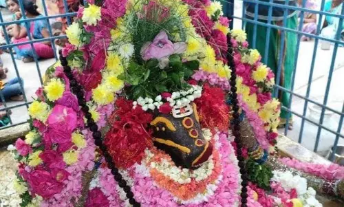 சிவன் கோவில்களில் பிரதோஷ வழிபாடு சிவன் கோவில்களில் பிரதோஷ வழிபாடு