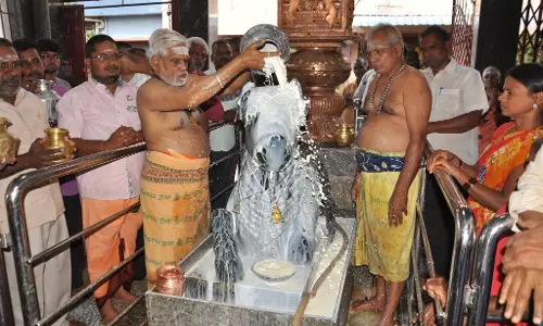 பிரதோஷத்தையொட்டிசிவன் கோவில்களில் சிறப்பு வழிபாடுஏராளமான பக்தர்கள் சாமி தரிசனம்