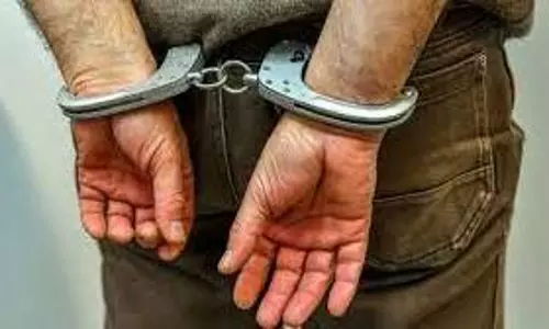 டெம்போவில் கடத்தி வரப்பட்ட ரூ.24 லட்சம் புகையிலை பொருட்கள் பறிமுதல் - டிரைவர் கைது டெம்போவில் கடத்தி வரப்பட்ட ரூ.24 லட்சம் புகையிலை பொருட்கள் பறிமுதல் - டிரைவர் கைது