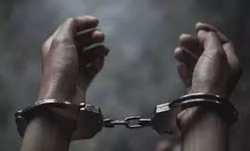 விமான நிலையத்தில் துப்பாக்கி தோட்டாக்களுடன் சிக்கிய வாலிபர் கைது விமான நிலையத்தில் துப்பாக்கி தோட்டாக்களுடன் சிக்கிய வாலிபர் கைது