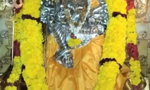 மாரியம்மனுக்கு சிறப்பு அலங்காரம்