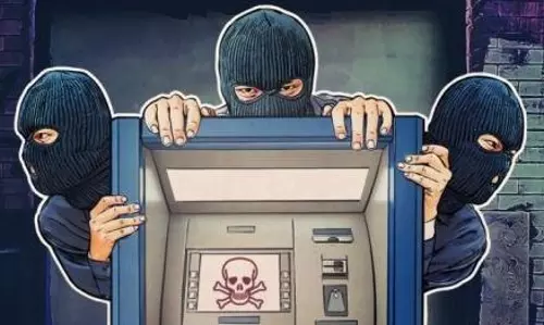 ஏ.டி.எம். எந்திரங்களில் ரூ.25 லட்சம் அபேஸ் - 10 பேர் கும்பலுக்கு வலைவீச்சு ஏ.டி.எம். எந்திரங்களில் ரூ.25 லட்சம் அபேஸ் - 10 பேர் கும்பலுக்கு வலைவீச்சு