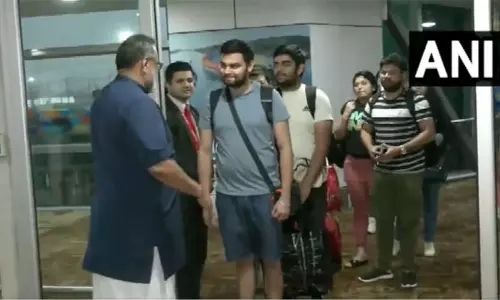 ஆபரேஷன் அஜய் திட்டத்தில் ஏர் இந்தியா 2 சிறப்பு விமானங்களை இயக்கும் எனத் தகவல்