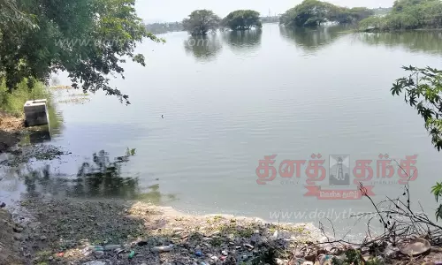 தர்மபுரி ராமாக்காள் ஏரியில் குப்பைகள், பிளாஸ்டிக்கை அகற்ற கோரிக்கை தர்மபுரி ராமாக்காள் ஏரியில் குப்பைகள், பிளாஸ்டிக்கை அகற்ற கோரிக்கை