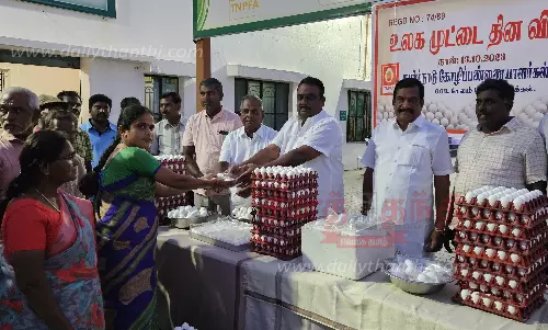பொதுமக்களுக்கு இலவச முட்டை வழங்கும் நிகழ்ச்சி