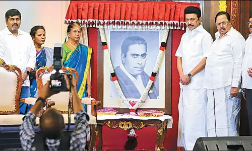 இந்தியாவை ஒற்றைத் தன்மை நாடாக மாற்றி விடாதீர்கள் என்று முழங்கியவர் ஆசைத்தம்பி: முதல்-அமைச்சர் பேச்சு இந்தியாவை ஒற்றைத் தன்மை நாடாக மாற்றி விடாதீர்கள் என்று முழங்கியவர் ஆசைத்தம்பி: முதல்-அமைச்சர் பேச்சு