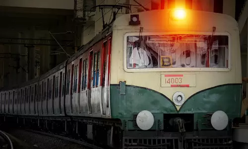 மூர்மார்க்கெட்-ஆவடி இடையே 3 நாட்கள் இரவு நேர மின்சார ரெயில் சேவை ரத்து - தெற்கு ரெயில்வே அறிவிப்பு