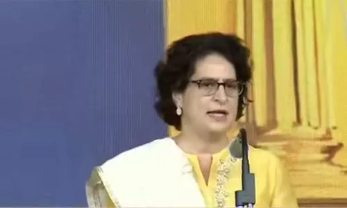 இன்றும் பெண்களின் அதிகாரம் பறிக்கப்பட்டு கொண்டுதான் இருக்கிறது - பிரியங்கா காந்தி பேச்சு இன்றும் பெண்களின் அதிகாரம் பறிக்கப்பட்டு கொண்டுதான் இருக்கிறது - பிரியங்கா காந்தி பேச்சு