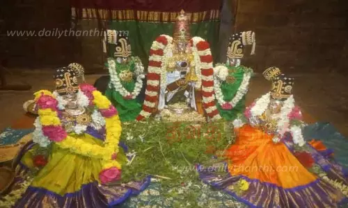 நவத்திருப்பதி கோவில்களில் பக்தர்கள் சிறப்பு வழிபாடு நவத்திருப்பதி கோவில்களில் பக்தர்கள் சிறப்பு வழிபாடு