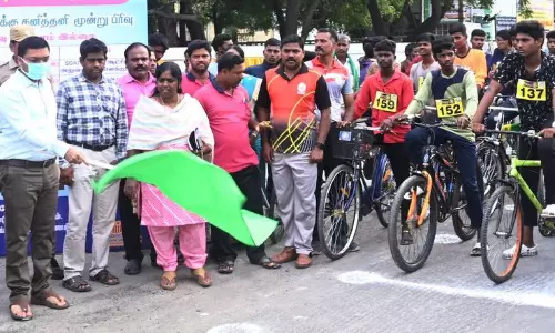 மாணவ-மாணவிகளுக்கு சைக்கிள் போட்டி மாணவ-மாணவிகளுக்கு சைக்கிள் போட்டி
