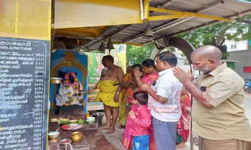 முத்து மாரியம்மன் கோவிலில் சிறப்பு வழிபாடு முத்து மாரியம்மன் கோவிலில் சிறப்பு வழிபாடு