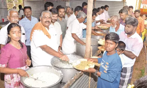 கருடஈஸ்வர பெருமாள் கோவிலில் சிறப்பு பூஜை கருடஈஸ்வர பெருமாள் கோவிலில் சிறப்பு பூஜை