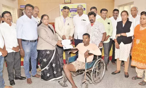 நண்பர்களுடன் பள்ளி வளாகத்தில் விளையாடினால் விட்டுக்கொடுக்கும் மனப்பான்மை வளரும்