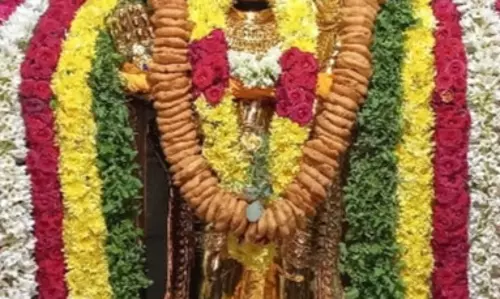 மகாளய அமாவாசையையொட்டிஆஞ்சநேயர் கோவில்களில் சிறப்பு வழிபாடுஏராளமான பக்தர்கள் சாமி தரிசனம்