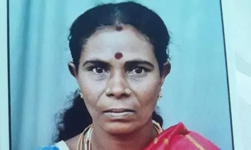 தொட்டில்கட்டி தூக்கி வரப்பட்ட பெண், சிகிச்சை பலனின்றி சாவு