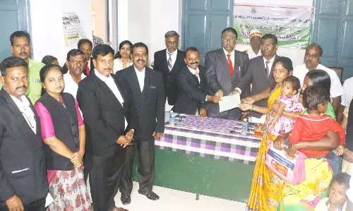 சிறப்பு மக்கள் நீதிமன்றத்தில் 351 வழக்குகளுக்கு தீர்வு சிறப்பு மக்கள் நீதிமன்றத்தில் 351 வழக்குகளுக்கு தீர்வு