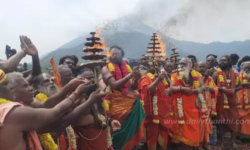பருவமழை செழிக்க வேண்டிகாவிரி ஆற்றில் வழிபாடு