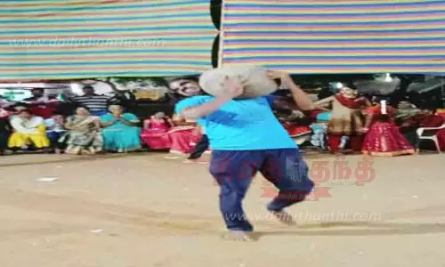 கோவில் விழாவில் இளவட்ட கல் போட்டி
