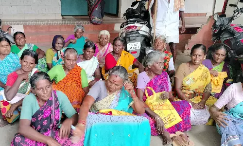 திருமங்கலம் யூனியன் அலுவலகம் முன்பு சாத்தங்குடி கிராம மக்கள் போராட்டம்