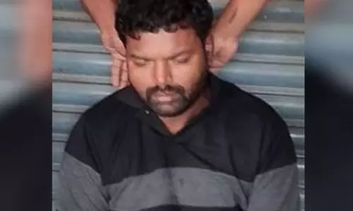 கல்லூரி மாணவி கொலை - தப்பி ஓடிய தாய்மாமன் கைது கல்லூரி மாணவி கொலை - தப்பி ஓடிய தாய்மாமன் கைது