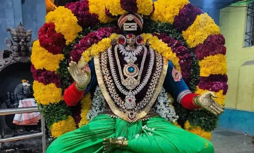 குறிஞ்சிப்பாடி அங்காளபரமேஸ்வரி அம்மன் கோவிலில் ஊஞ்சல் உற்சவம் குறிஞ்சிப்பாடி அங்காளபரமேஸ்வரி அம்மன் கோவிலில் ஊஞ்சல் உற்சவம்
