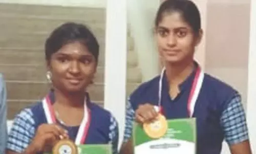 குமரலிங்கம் அரசுப்பள்ளி மாணவிகள் மாநில கேரம் போட்டிக்கு தகுதி