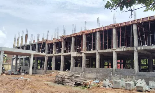 கம்பம் அரசு மருத்துவமனையில்சீமாங் சென்டர் கட்டும் பணி தீவிரம்