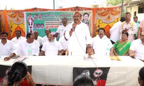 எடப்பாடி பழனிசாமி ஆட்சி அமைக்க பாடுபட வேண்டும்