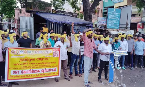 சீர்மரபினர் நலச்சங்கத்தினர் ஆர்ப்பாட்டம் சீர்மரபினர் நலச்சங்கத்தினர் ஆர்ப்பாட்டம்