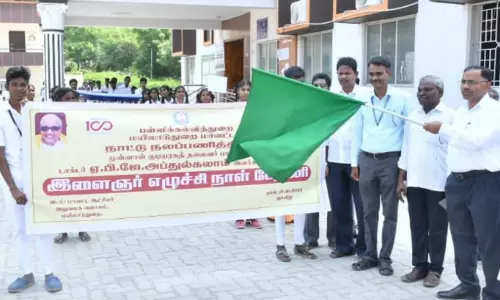 பள்ளிக்கல்வித்துறை சார்பில் இளைஞர் எழுச்சி நாள் ஊர்வலம் பள்ளிக்கல்வித்துறை சார்பில் இளைஞர் எழுச்சி நாள் ஊர்வலம்