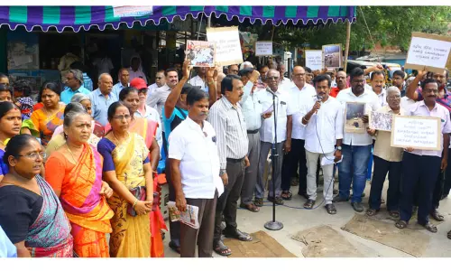 குடியிருப்போர் நல சங்கம் சார்பில் ஆர்ப்பாட்டம்