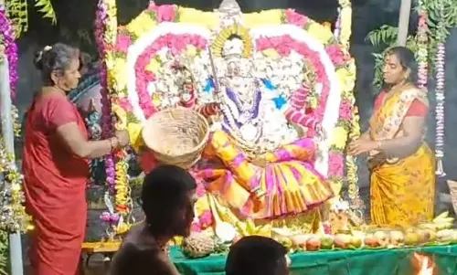 தென்பசியார் நாக அங்காளம்மன் கோவிலில் ஊஞ்சல் உற்சவம் தென்பசியார் நாக அங்காளம்மன் கோவிலில் ஊஞ்சல் உற்சவம்