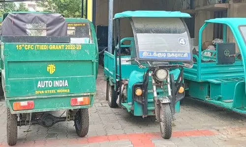 திட்டக்குடி நகராட்சி அலுவலகத்தில் காட்சி பொருளாக நிற்கும் குப்பை சேகரிக்கும் வாகனங்கள் பயன்பாட்டுக்கு கொண்டு வர பொதுமக்கள் கோரிக்கை திட்டக்குடி நகராட்சி அலுவலகத்தில் காட்சி பொருளாக நிற்கும் குப்பை சேகரிக்கும் வாகனங்கள் பயன்பாட்டுக்கு கொண்டு வர பொதுமக்கள் கோரிக்கை