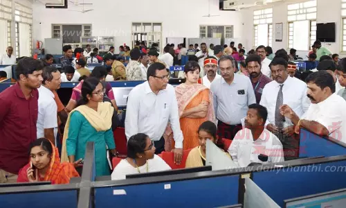 சேலத்தில் கடன் சிறப்பு முகாம்:மாணவர்கள் கல்வி கற்க பொருளாதாரம் தடையாக இருக்க கூடாதுகலெக்டர் கார்மேகம் பேச்சு