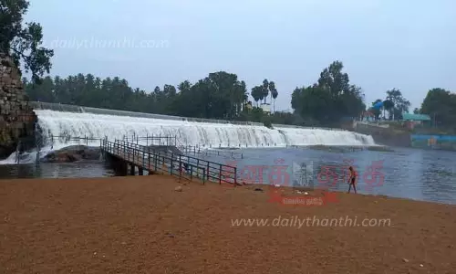 கொடிவேரியில் வெள்ளப்பெருக்குசுற்றுலா பயணிகள் குளிக்க தடை