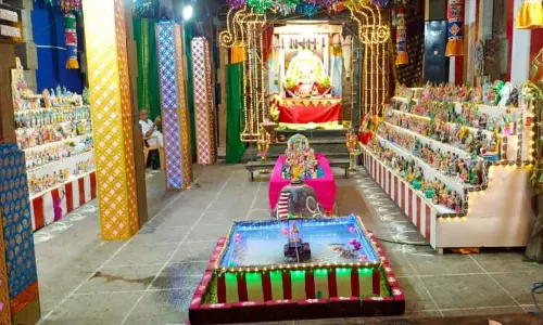 கோவில்பட்டி கோவில்களில் நவராத்திரி விழா தொடக்கம் கோவில்பட்டி கோவில்களில் நவராத்திரி விழா தொடக்கம்