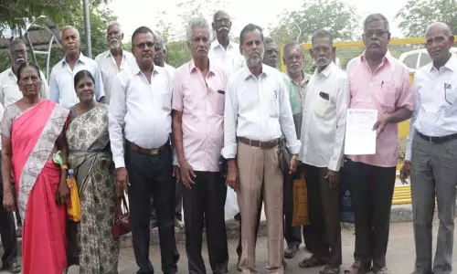 மகாத்மாகாந்தி தேசிய ஊரக வேலை உறுதி திட்டதொழிலாளர்களுக்கு பண்டிகை பணமாக ரூ.5 ஆயிரம் வழங்க விவசாய தொழிலாளர்சங்கத்தினர் கோரிக்கை விடுத்துள்ளனர். மகாத்மாகாந்தி தேசிய ஊரக வேலை உறுதி திட்டதொழிலாளர்களுக்கு பண்டிகை பணமாக ரூ.5 ஆயிரம் வழங்க விவசாய தொழிலாளர்சங்கத்தினர் கோரிக்கை விடுத்துள்ளனர்.