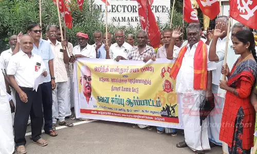 அமைப்புசாரா தொழிலாளர் பேரவையினர் ஆர்ப்பாட்டம்