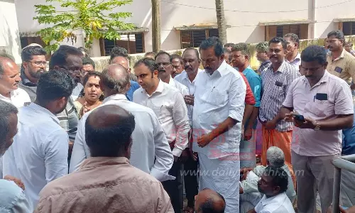 வைக்கல்லூர் கிராம நிர்வாக அலுவலகத்தை பொதுமக்கள் முற்றுகை வைக்கல்லூர் கிராம நிர்வாக அலுவலகத்தை பொதுமக்கள் முற்றுகை