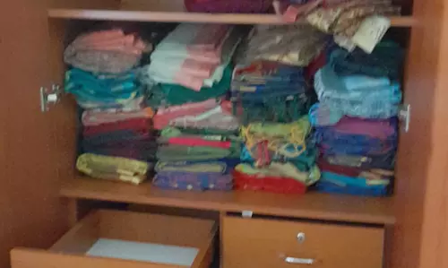 மின்வாரிய ஊழியர் வீட்டின் பூட்டை உடைத்து 10 பவுன்நகை திருட்டு