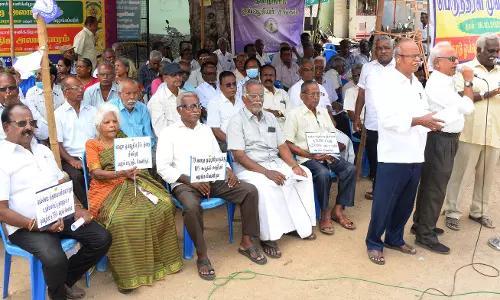 தமிழ்நாடு ஓய்வூதியர் சங்கத்தினர் ஆர்ப்பாட்டம்