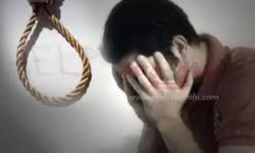 அம்மாபேட்டை குறிச்சியில்வாலிபர் தூக்குப்போட்டு தற்கொலை