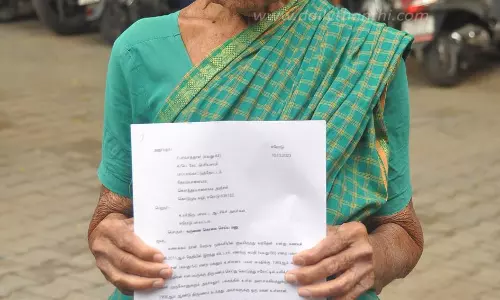 மருமகள் கொடுமையால் கருணை கொலை செய்ய வேண்டும்கலெக்டரிடம் மூதாட்டி மனு