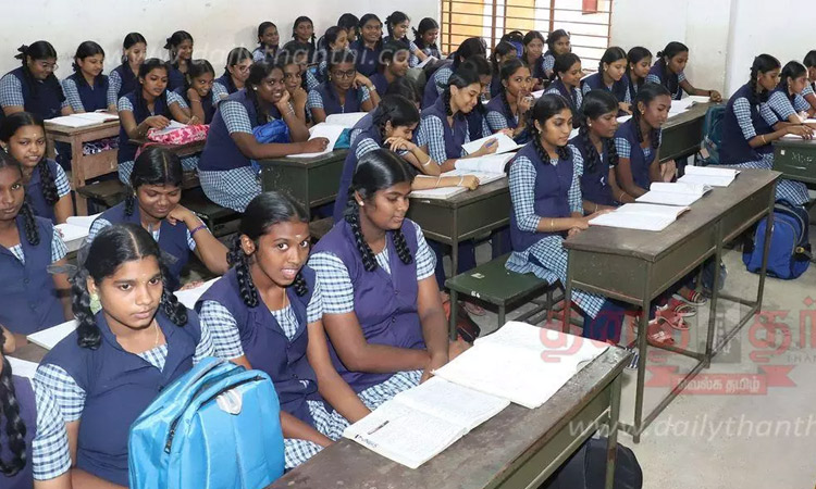 பள்ளி மாணவர்களுக்கு உயர்கல்வி நுழைவுத் தேர்வுகள் குறித்த தகவல்களை வழங்க ஆசிரியர்களுக்கு பள்ளிக்கல்வித்துறை உத்தரவு